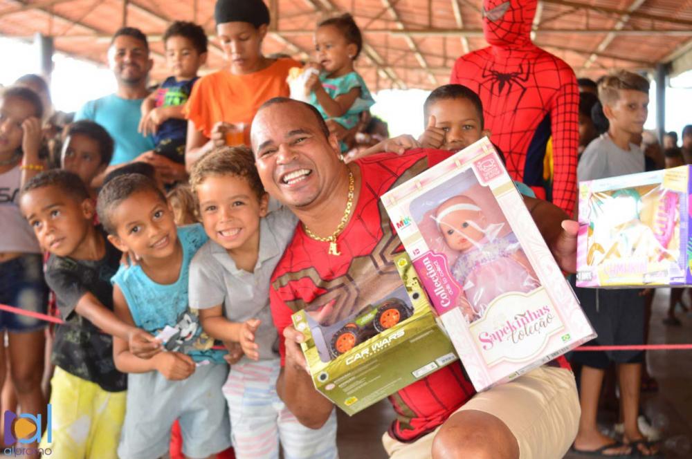 Aloísio fez a alegria da criança em mais uma edição do seu Natal Solidária.