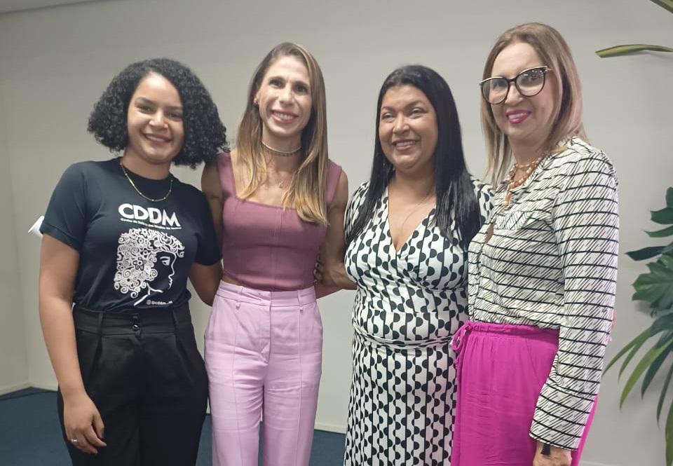 Lourdinha Almeida, presidente da FAMIC, em evento do Governo de AL em homenagem ao Dia da Mulher.