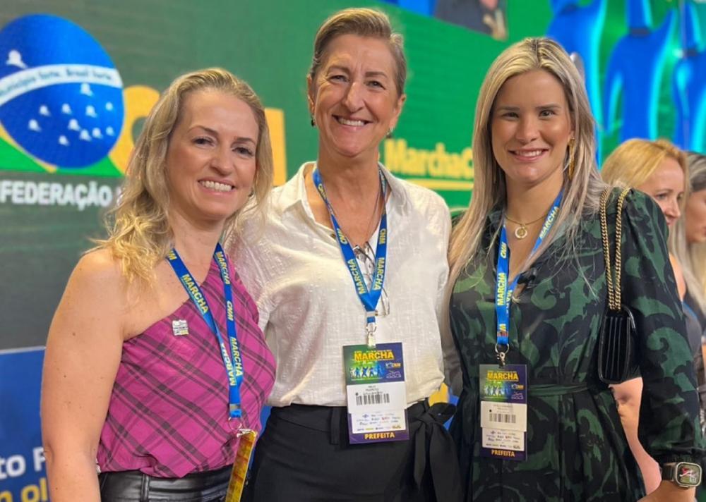 Prefeita Ceci participa de palestra com o tema o empoderamento feminino e a maior participação das mulheres na política. 