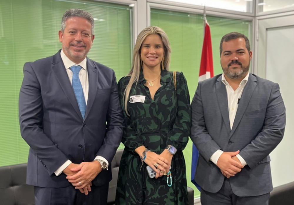 Em reunião com o deputado Arrhur Lira, Prefeita Ceci discute demandas para o município de Atalaia