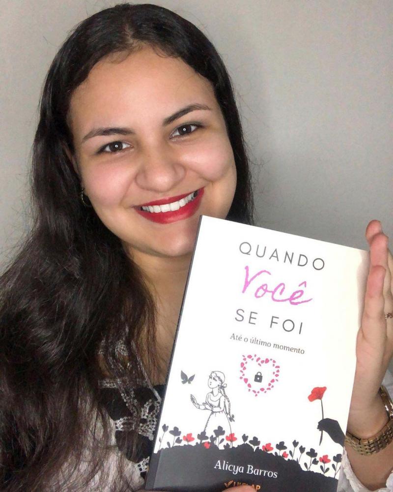 Cristina de Fátima Pinheiro Barros, a escritora Alicya Barros.