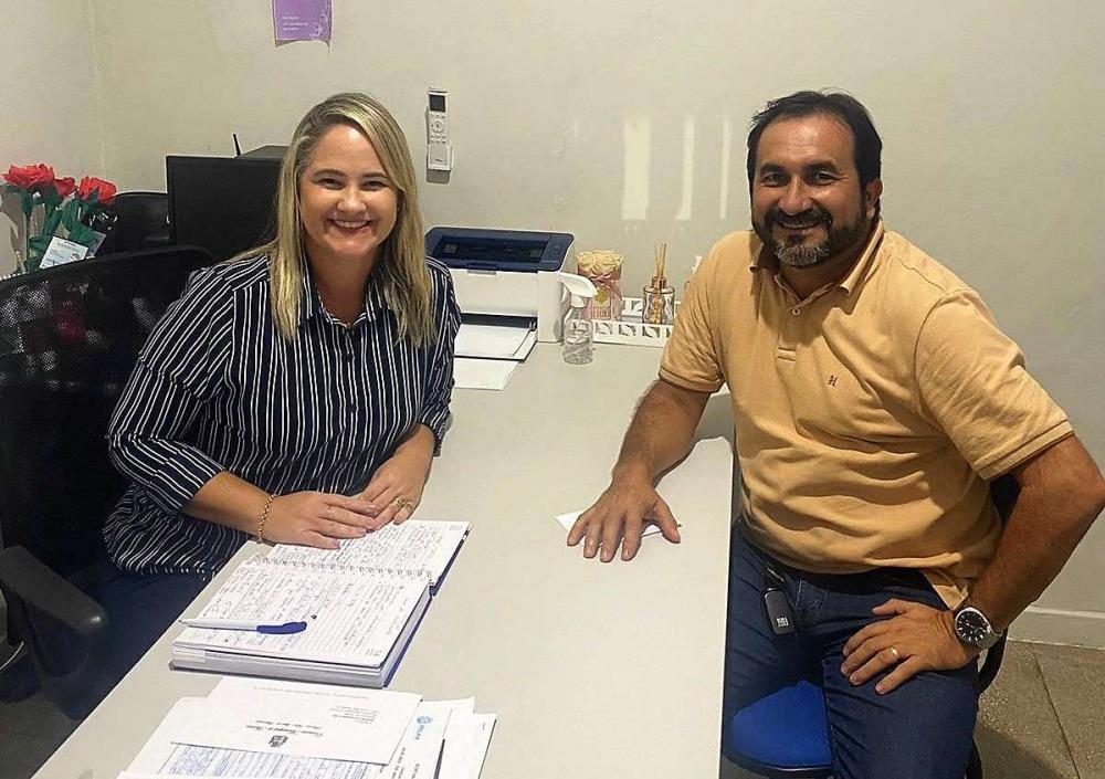 Vereador esteve reunido com a secretária de Saúde do município de Atalaia.