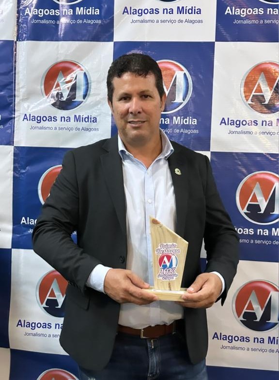 Vereador Anderson Medeiros recebe o Prêmio Destaque do Ano do Jornal Alagoas na Mídia