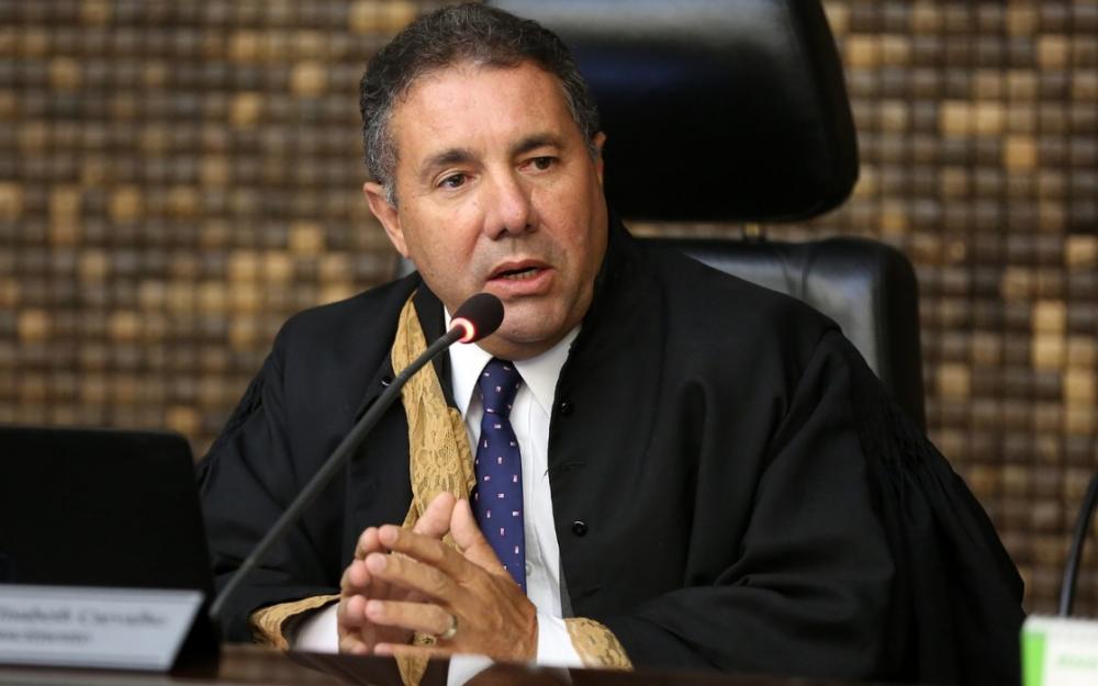 Márcio Roberto anuncia candidatura à vaga de desembargador do TJ/AL.