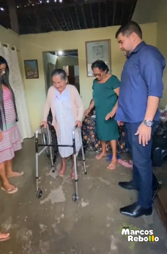 Vereador Marcos Rebollo realiza a entrega de andador ortopédico e proporciona mais qualidade de vida para idosa da Rua de Cima