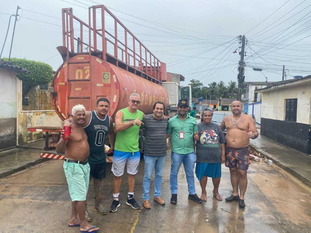 Em parceria com o vereador Neto Acioli, Copervales envia caminhão-pipa para atender a população atalaiense atingida pelas fortes chuvas.