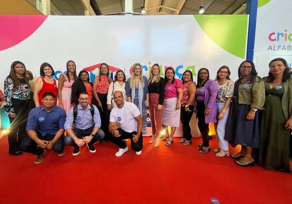 Prefeita atalaiense esteve acompanhada pela secretária municipal de Educação, Glauciane Veiga e também por técnicos da Semed, coordenadores e articuladores do programa no município.