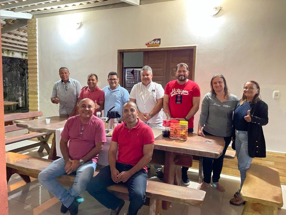 Reunião contou com a presença de parte do grupo. 