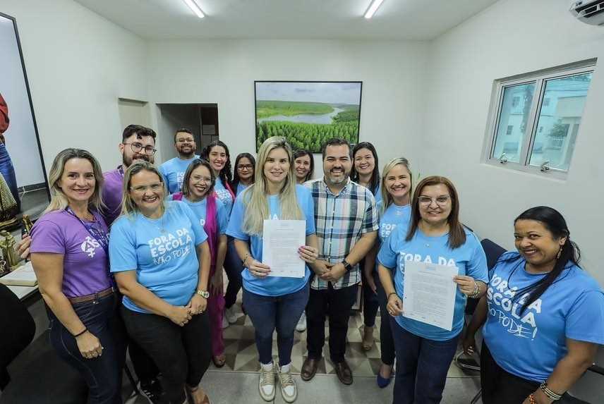 Prefeitura de Atalaia assina termo de compromisso com a Unicef para execução do Busca Ativa Escolar.