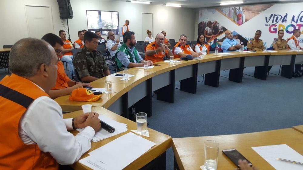 Secretário Massilon Mendes participa da reunião. 