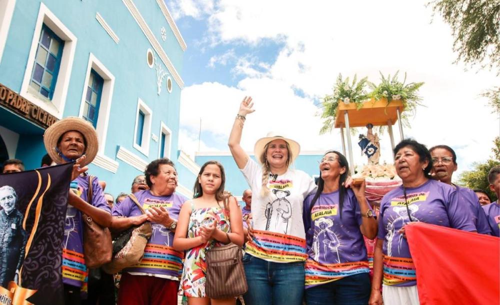 Prefeitura de Atalaia leva mais de 800 romeiros para a terra de Padre Cícero, na maior romaria da história do município.