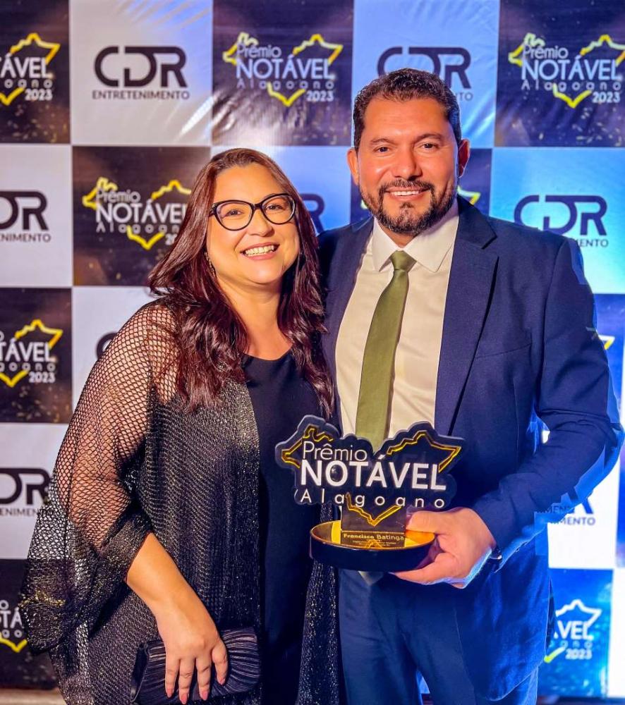 Francisco esteve acompanhado da esposa Amanda Ferraz e dos filhos.