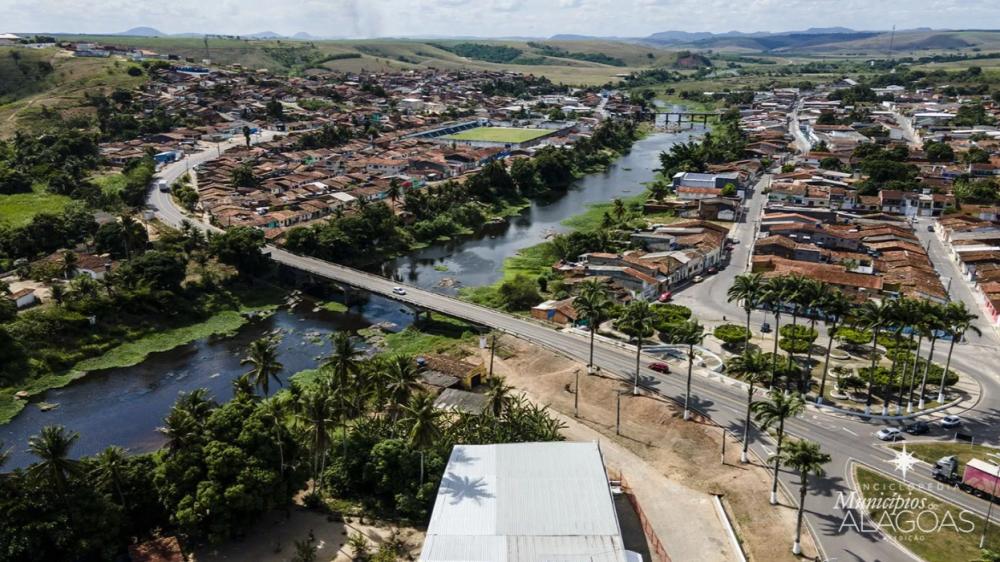 Vista aérea da cidade de Atalaia. Foto: Ailton Cruz / Enciclopédia dos municípios alagoanos. 