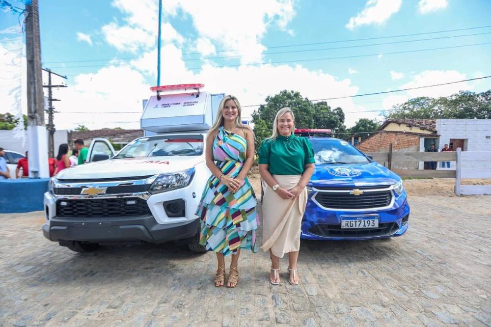 Prefeitura de Atalaia adquire nova ambulância para atender os serviços da saúde no município.