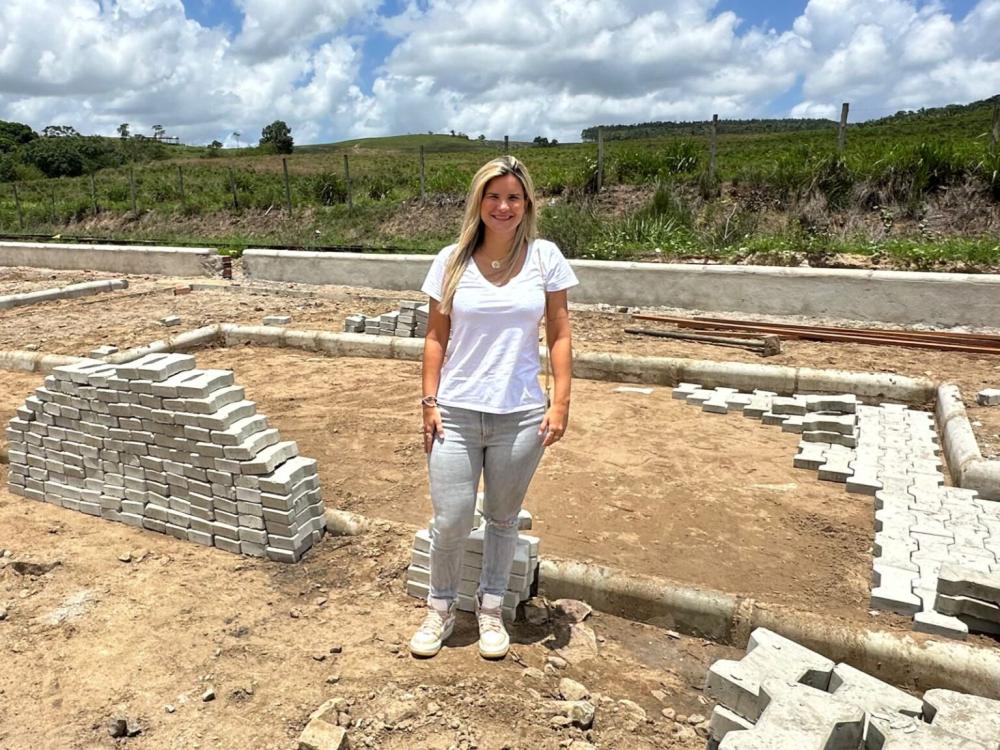 Prefeita Ceci realiza sonho antigo do Distrito Jenipapeiro com nova praça.