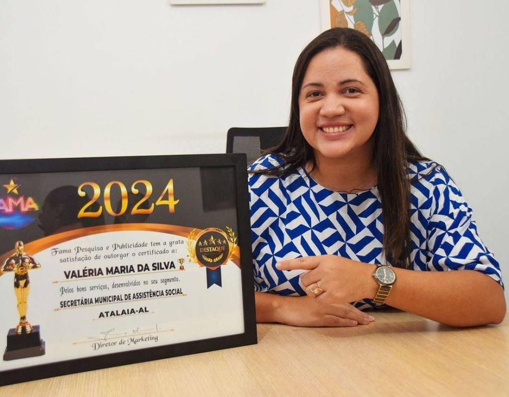 Valéria Araújo recebe prêmio destaque 2024 por seu grande trabalho a frente da Secretaria de Assistência Social de Atalaia.