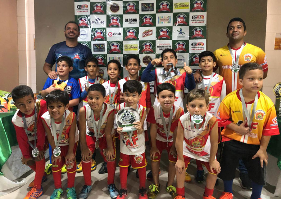 Garotos da Escolinha Meninos de Ouro, conquistam o vice-campeonato para a cidade de Atalaia.