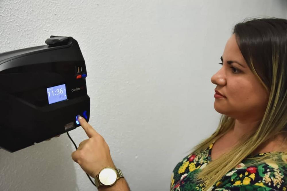 Todos os funcionários devem comparecer a Sede da Prefeitura para realizar o seu cadastro biométrico.