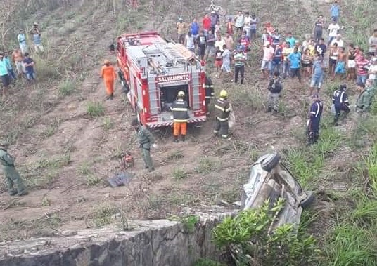 Capotamento deixa três mortos na AL 410, em Atalaia.
