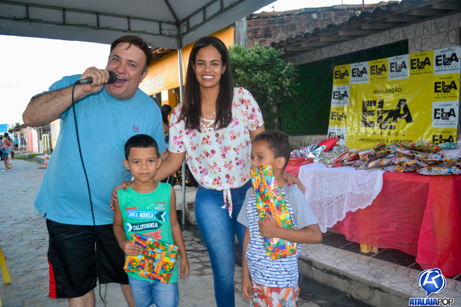 A festa preparada com todo carinho, pelo casal de empresários Elza Barros e Anderson Barros. 