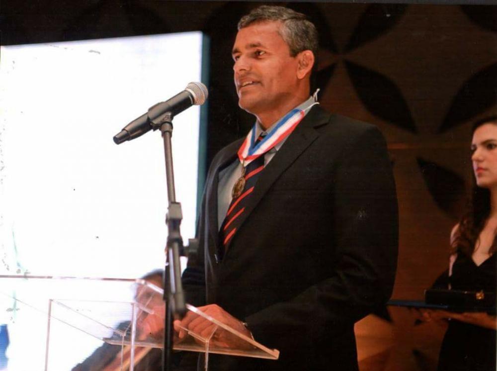 Professor repudiou as recentes difamações sofridas pelo Professor Cícero Pereira, candidato ao cargo de diretor da Escola Estadual Floriano Peixoto.