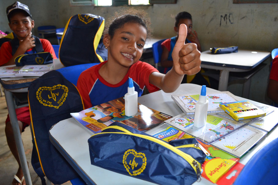 Todo esse trabalho é mantido somente com a colaboração e generosidade do povo brasileiro.