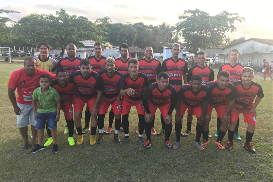 Defendendo as cores do ECO, o vereador entrou em campo e participou de jogo amistoso.