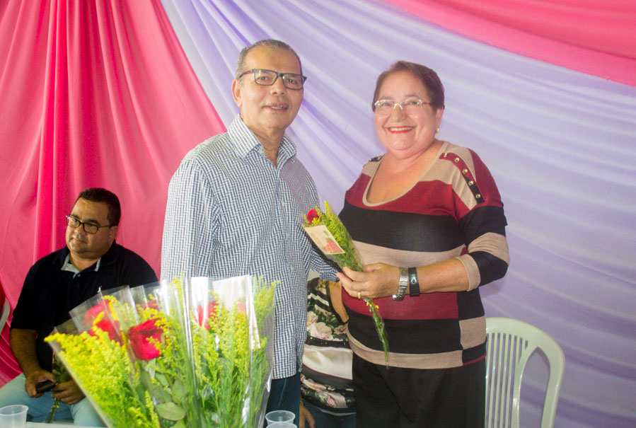 Prefeito Chico Vigário e Educadora Maidy Rocha.