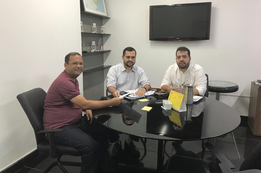 Vereador Alexandre Tenório, secretário Fernando Pereira e assessor jurídico da Câmara de Atalaia, Dr. Claudio Costa Filho. 
