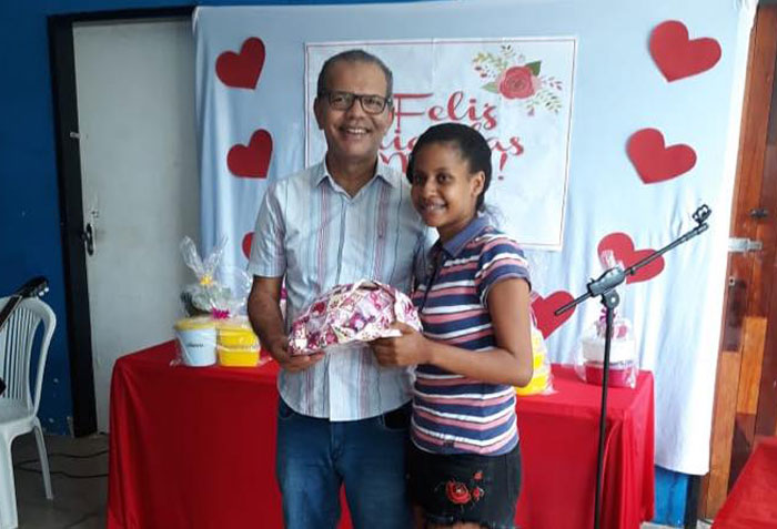 Prefeito Chico Vigário participa da homenagem às Mães.