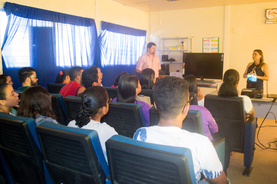 Encontro também teve como objetivo orientar os monitores e facilitadores quanto a funcionalidade do programa.