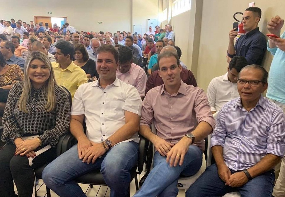 Na foto, prefeito Chico Vigário ao lado dos prefeitos Jeane Moura (Senador Rui Barbosa), Adelminho Calheiros (Capela) e Olavo Neto (Murici).