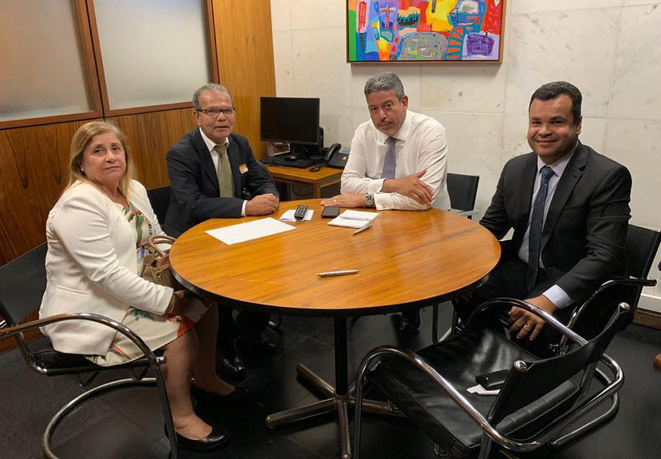 Prefeito Chico Vigário reunido com o deputado federal Arthur Lira.