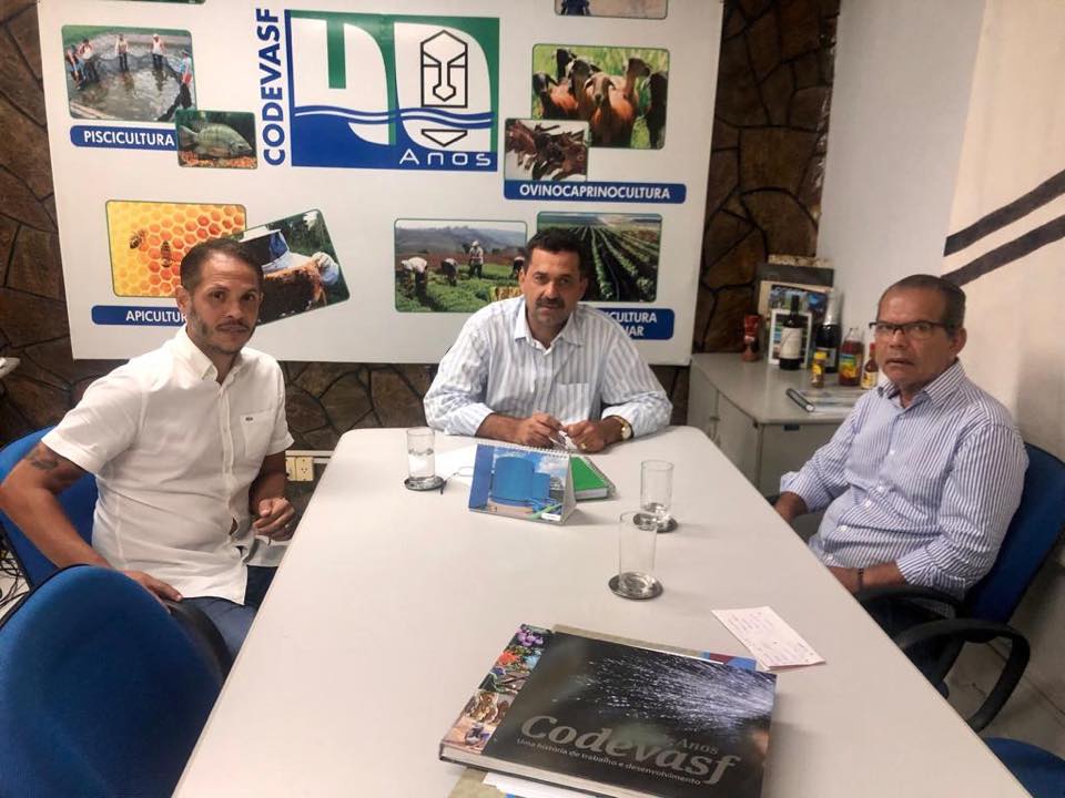 Prefeito Chico Vigário em reunião na CODEVASF.