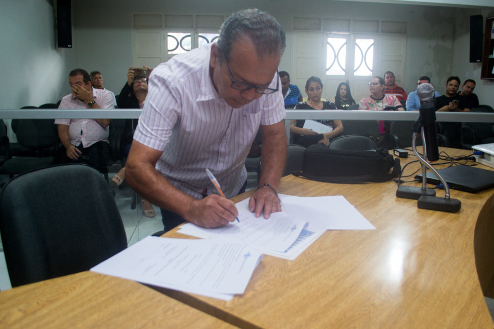 Prefeito assina o Termo de Adesão do município ao Cidade Empreendedora.