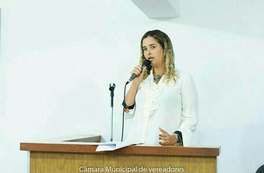 Vereadora Camyla em uma das sessões da Câmara Municipal de Atalaia.