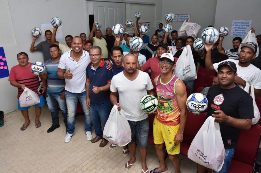 Entrega de material esportivo para os times da Segunda Divisão do Atalaiense de Futebol Amador.