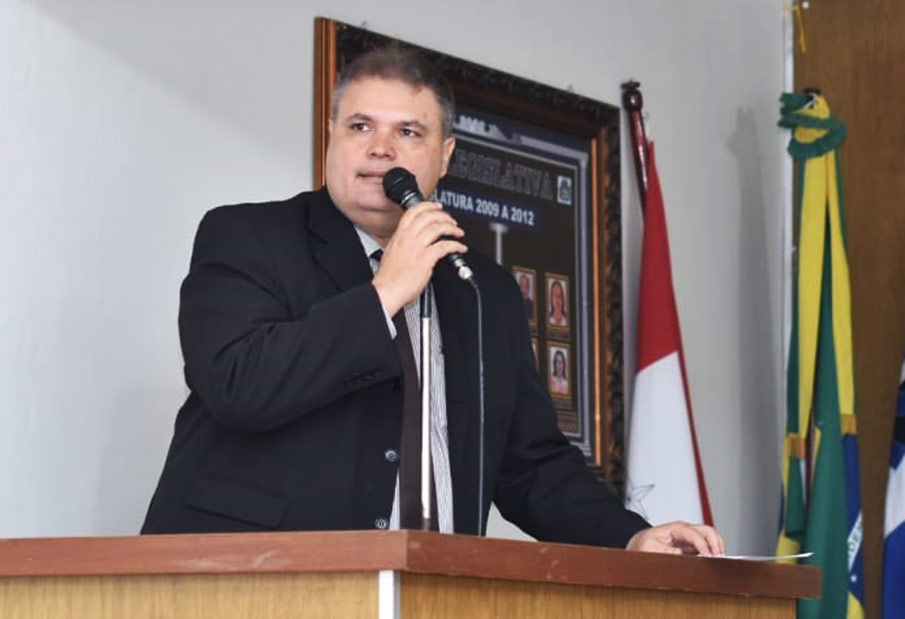 Vereador Fabricio Torres durante a sessão ordinária desta terça-feira (24). 