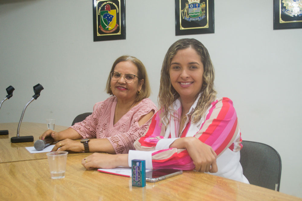 Vereadoras Maria da Comesa e Camyla Brasil.