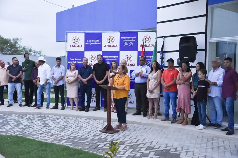 Vereadora Maria da Comesa discursa em solenidade de inauguração da UBS dos Altos.
