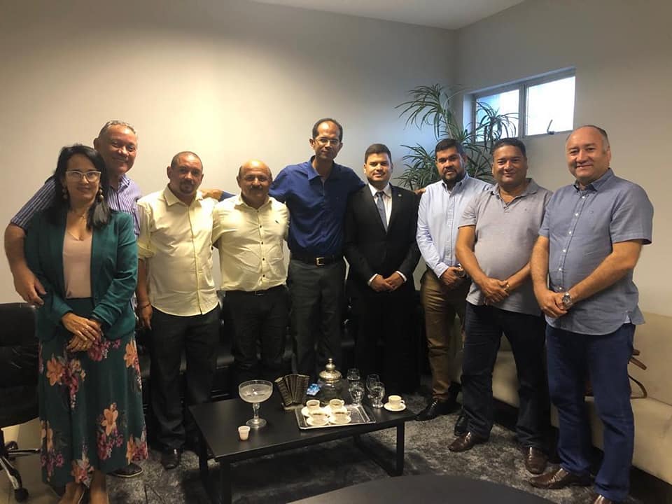 Vereadores de Atalaia ao lado do deputado Jairzinho Lira.