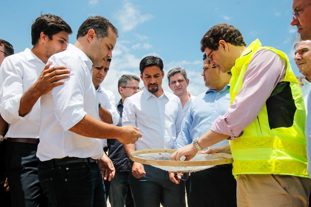 Renan Filho afirmou que a presença do presidente em exercício em Alagoas é um gesto que fortalece o Nordeste, diante do maior desastre ambiental da história do litoral brasileiro. Foto: Thiago Sampaio