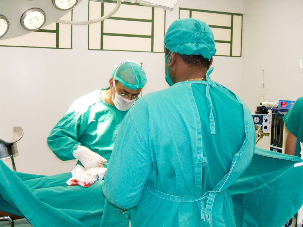 Centro Cirúrgico do Hospital João Lyra Filho, em pleno funcionamento no ano de 2008. 