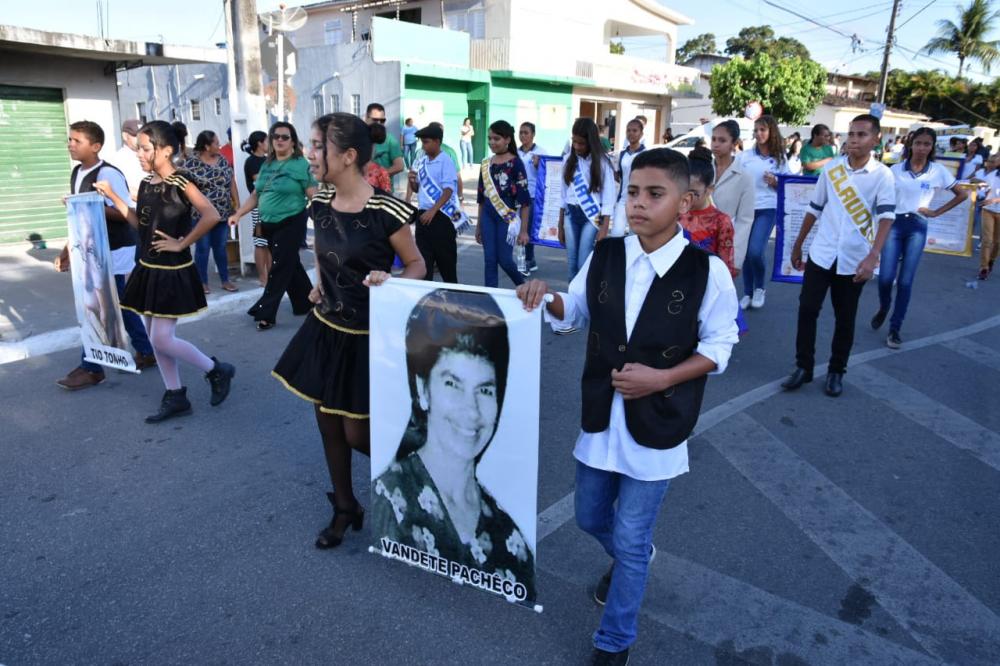 Alunos da Escola Municipal Jabes Francisco da Silva.