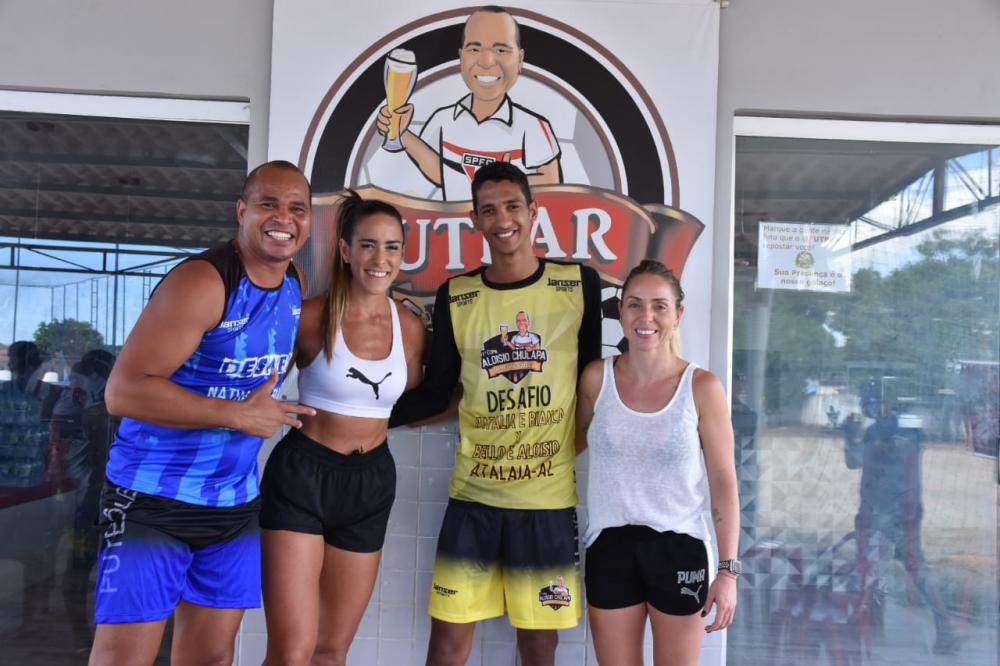 A convite de Aloísio Chulapa, Natalia e Bianca prestigiam torneio de futevôlei em Atalaia.