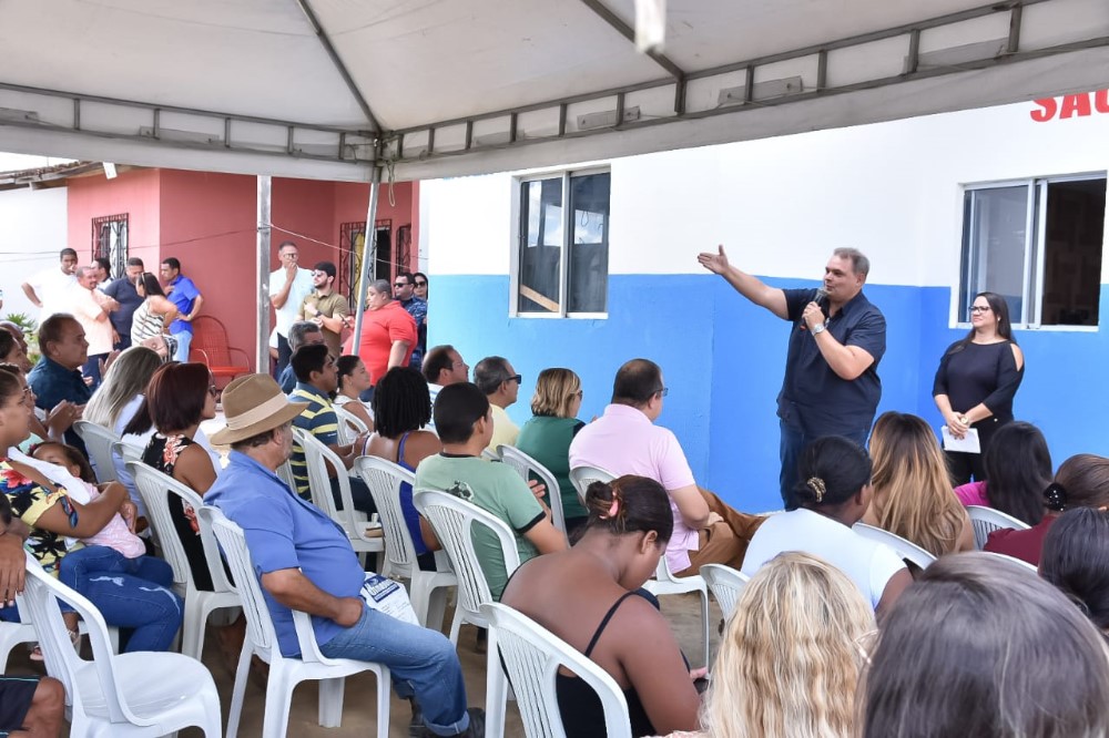 Vereador Fabricio Torres, discursa em evento realizado no Conjunto Residencial Maria de Nazaré. Foto: Alberto Vicente