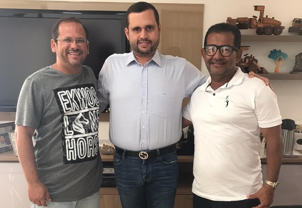 Vereador Alexandre Tenório, secretário Fernando Pereira e diretor do SAAE Lulinha Vigário.