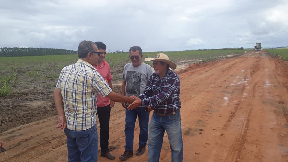 Melhorias em estradas vicinais de Atalaia.