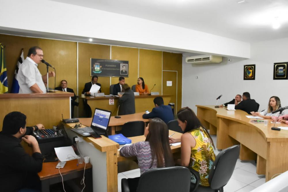 Sessão contou com a participação do atual secretário de Educação, Anilson Júnior.