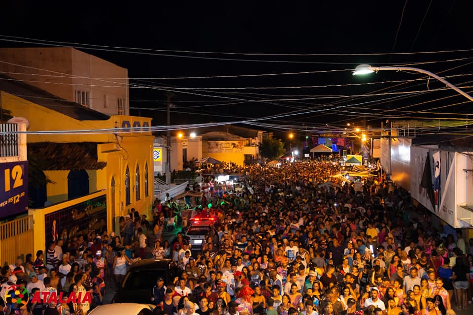 Bloco do Povão encerrou o Carnaval em Atalaia com mais de 10 mil foliões na avenida.